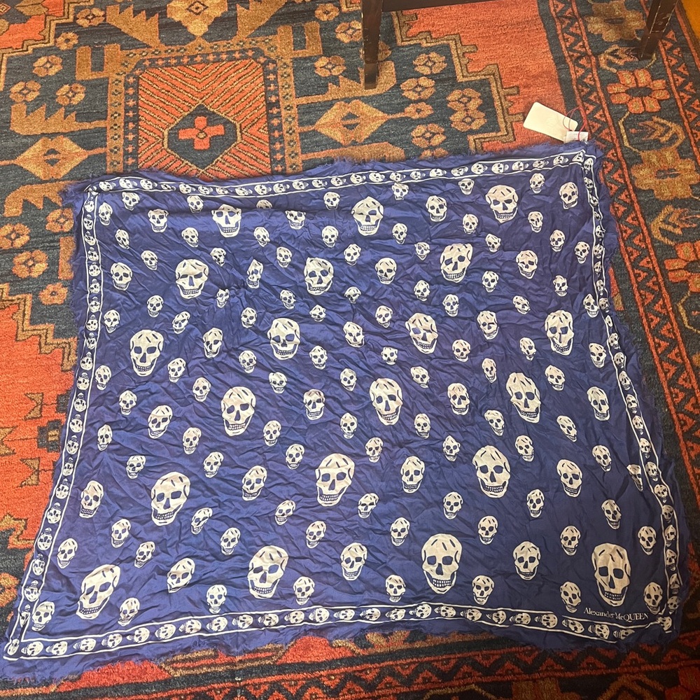 Alexander McQueen skull scarf